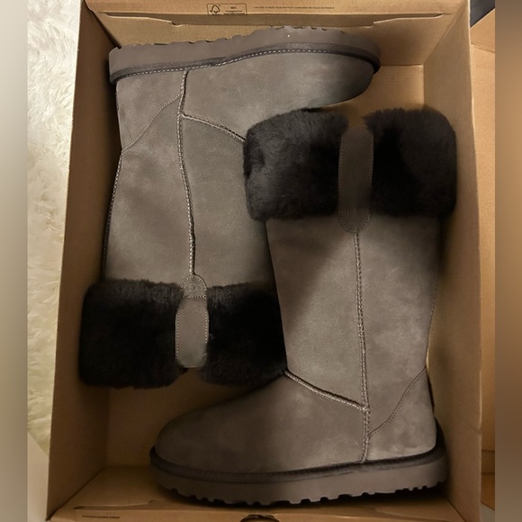 🆕NEW & AUTHENTIC UGG TALL BOOTS🆕 - Picture 8 of 14